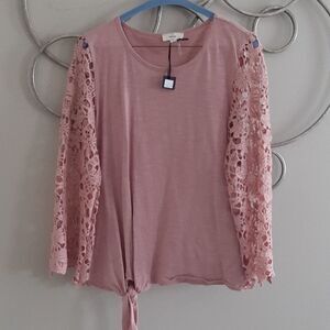 NWT Entro boutique crochet sleeve top